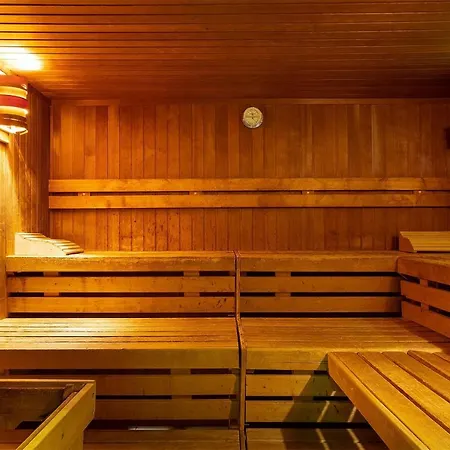 Aqualux Wellness- & Tagungshotel Otel 4*