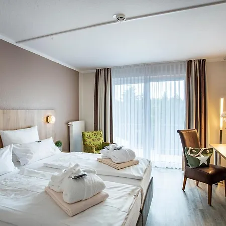 Aqualux Wellness- & Tagungshotel Otel 4*