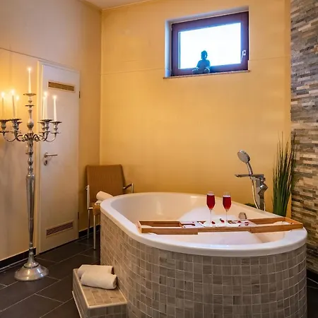 Aqualux Wellness- & Tagungshotel فندق