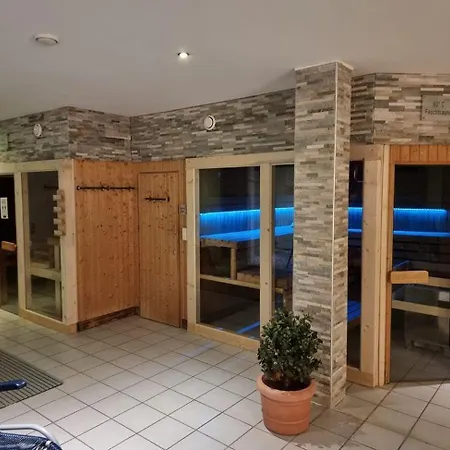 Aqualux Wellness- & Tagungshotel Otel 4*
