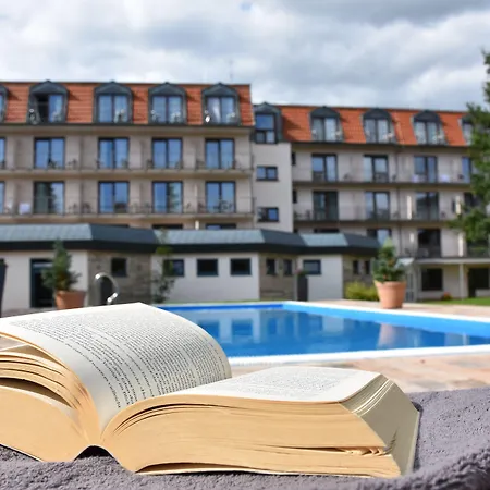 Aqualux Wellness- & Tagungshotel Otel 4*